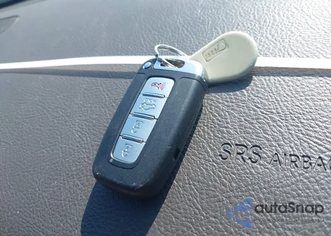 2009 Hyundai Genesis 3.8 z USA, uszkodzony, nr VIN KMHGC46E19U048687